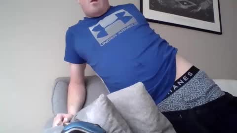 Snapshot of hockey258387 chatting on 02/12/25, 06:51 THE MAN online show from 02/12/25, 06:51