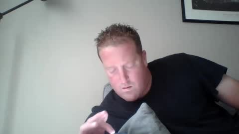 Snapshot of hockey258387 chatting on 09/21/25, 04:08 THE MAN online show from 09/21/25, 04:08