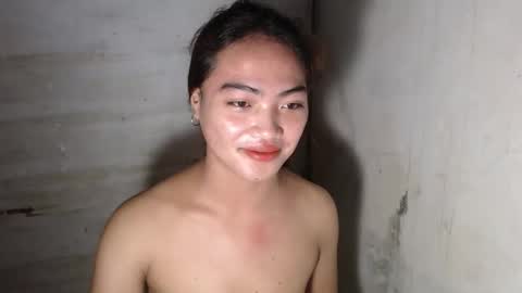 Snapshot of hoelyixia chatting on 12/04/25, 04:11 Ixia3 online show from 12/04/25, 04:11