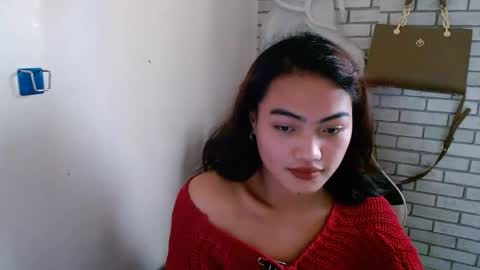 Snapshot of hoelyixia chatting on 12/14/25, 08:52 Ixia3 online show from 12/14/25, 08:52