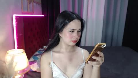 Snapshot of hoelymolly chatting on 10/23/25, 07:40 hoelymolly online show from 10/23/25, 07:40