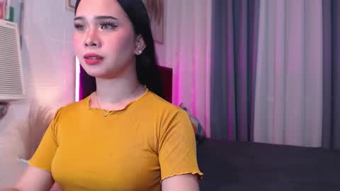 Snapshot of hoelymolly chatting on 11/28/25, 07:00 hoelymolly online show from 11/28/25, 07:00