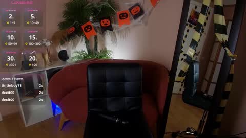 Mary online show from 10/28/25, 01:09