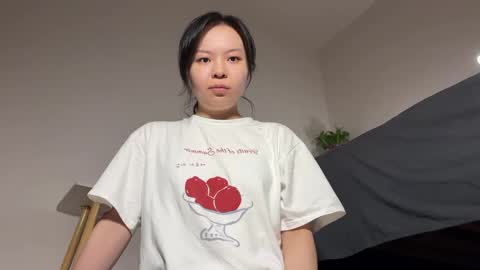 Snapshot of hola_sunflower chatting on 09/13/25, 02:28 amy online show from 09/13/25, 02:28