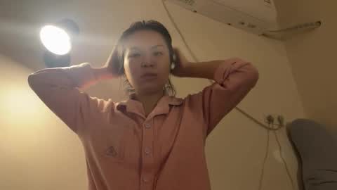 Snapshot of hola_sunflower chatting on 10/12/25, 07:46 amy online show from 10/12/25, 07:46