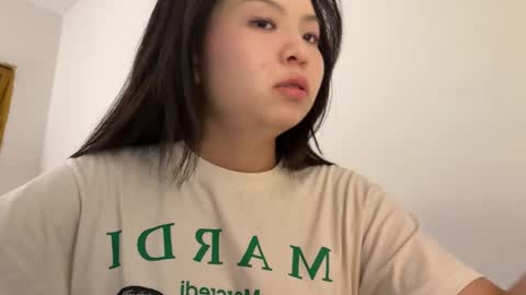 Snapshot of hola_sunflower chatting on 10/15/25, 02:06 amy online show from 10/15/25, 02:06