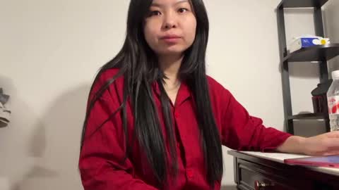 Snapshot of hola_sunflower chatting on 10/18/25, 01:12 amy online show from 10/18/25, 01:12