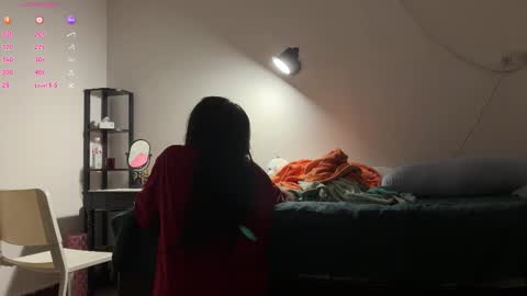 Snapshot of hola_sunflower chatting on 10/19/25, 02:50 amy online show from 10/19/25, 02:50