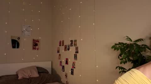 Moni Monica online show from 10/17/25, 08:06