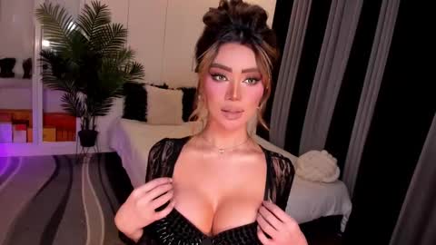 Ms. Laura online show from 09/17/25, 03:08