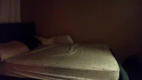 Snapshot of holenextdoor1 chatting on 10/19/25, 09:10 LuckyBB35 online show from 10/19/25, 09:10