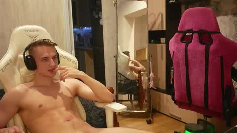 Snapshot of holiday_boys chatting on 09/20/25, 09:38 Extaz  Athrey  Howard online show from 09/20/25, 09:38