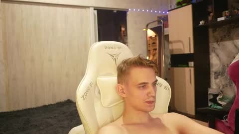 Snapshot of holiday_boys chatting on 09/29/25, 07:30 Extaz  Athrey  Howard online show from 09/29/25, 07:30