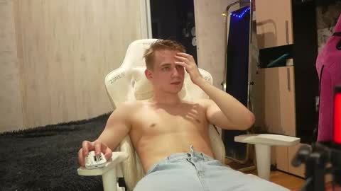 Snapshot of holiday_boys chatting on 10/10/25, 08:30 Extaz  Athrey  Howard online show from 10/10/25, 08:30