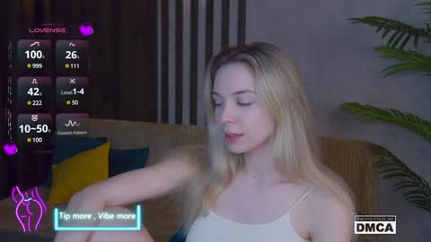 Snapshot of holl1would chatting on 02/04/25, 10:34 My social media links subscribe to support me online show from 02/04/25, 10:34