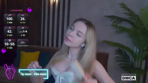 Snapshot of holl1would chatting on 02/15/25, 08:11 My social media links subscribe to support me online show from 02/15/25, 08:11