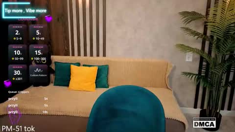 Snapshot of holl1would chatting on 12/18/25, 09:10 My social media links subscribe to support me online show from 12/18/25, 09:10