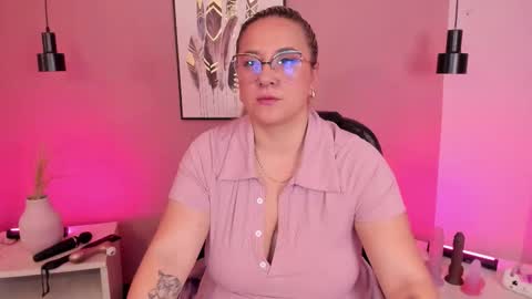 Hollie online show from 10/18/25, 11:55