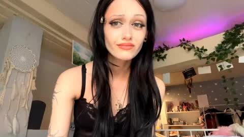 Snapshot of holliedavine chatting on 05/31/26, 04:14 Ava online show from 05/31/26, 04:14