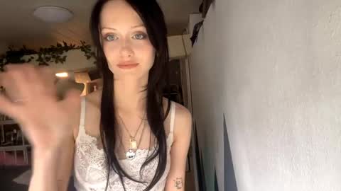 Snapshot of holliedavine chatting on 06/07/26, 03:38 Ava online show from 06/07/26, 03:38