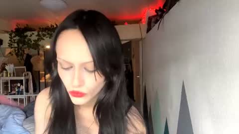 Snapshot of holliedavine chatting on 06/11/26, 04:27 Ava online show from 06/11/26, 04:27