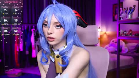 Snapshot of holliwould_ chatting on 02/04/26, 11:27 Holli online show from 02/04/26, 11:27