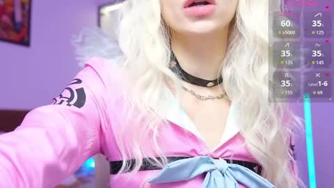 Snapshot of holliwould_ chatting on 05/29/26, 01:31 Holli online show from 05/29/26, 01:31