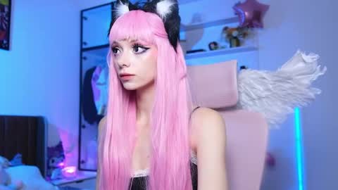 Snapshot of holliwould_ chatting on 05/31/26, 12:56 Holli online show from 05/31/26, 12:56