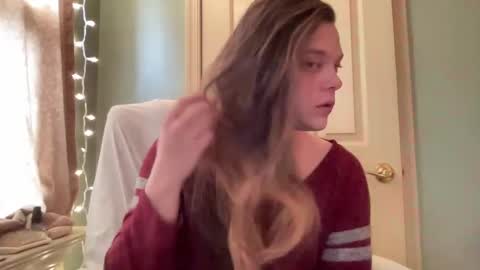 Snapshot of holly23hopefull chatting on 12/29/24, 07:32 Hollys Drive threw Side Of CB. online show from 12/29/24, 07:32