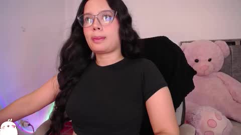 holly_16 online show from 10/06/25, 12:52