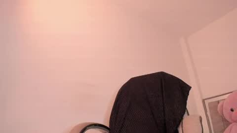 holly_16 online show from 05/09/26, 10:48