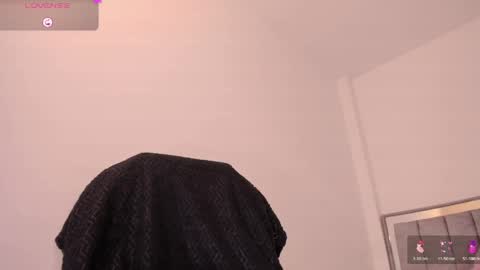 holly_16 online show from 05/23/26, 12:27