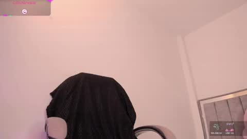 holly_16 online show from 05/25/26, 11:00