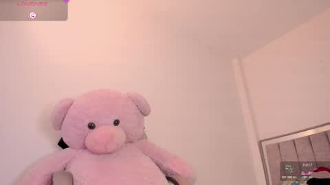 holly_16 online show from 06/01/26, 05:36