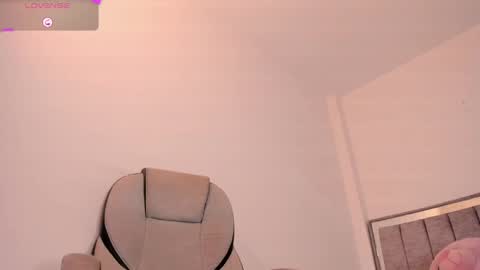 holly_16 online show from 06/05/26, 11:32