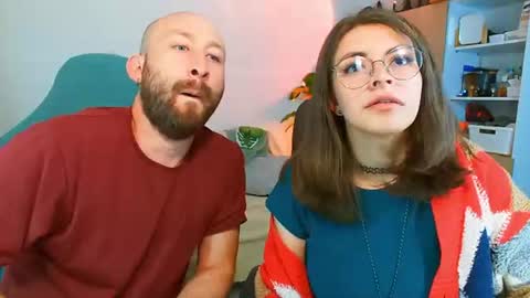 Snapshot of holly_and_honey_69 chatting on 06/18/26, 10:58 Holly and Honey online show from 06/18/26, 10:58