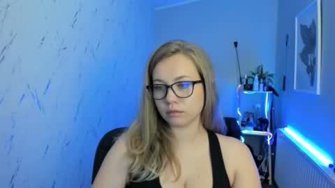 Holly online show from 09/22/25, 05:15