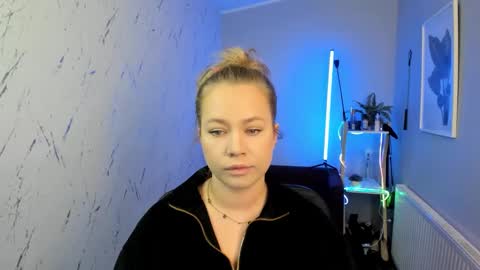 Holly online show from 10/01/25, 05:19