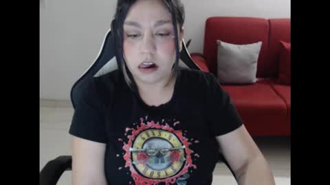 Snapshot of holly_itzel chatting on 06/07/26, 08:40 Itzel online show from 06/07/26, 08:40
