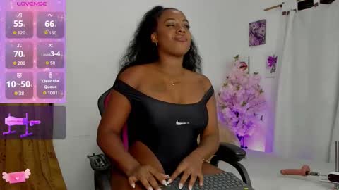 Snapshot of holly_jorda chatting on 11/19/25, 03:17 online show from 11/19/25, 03:17