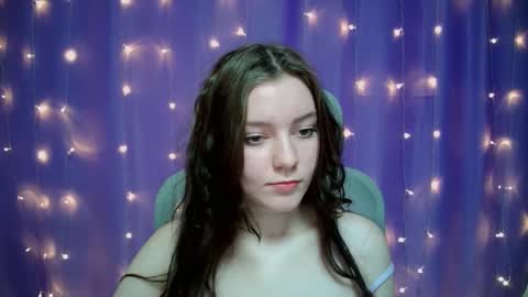 Snapshot of holly_kittenss chatting on 11/30/25, 01:15 Lana online show from 11/30/25, 01:15