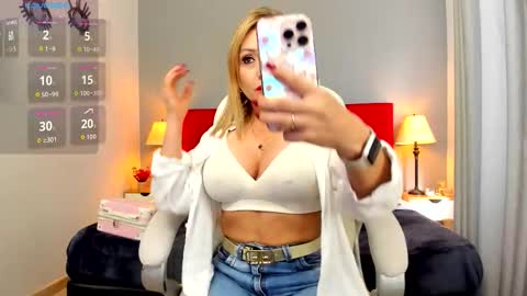 Snapshot of holly_madison_ chatting on 11/10/25, 12:48 Holly Madisson online show from 11/10/25, 12:48