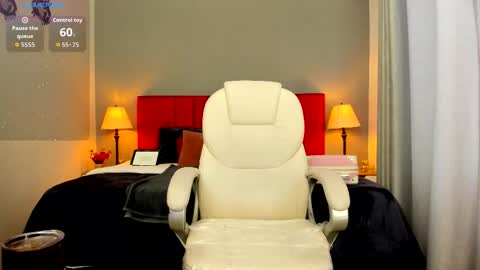 Snapshot of holly_madison_ chatting on 11/16/25, 01:06 Holly Madisson online show from 11/16/25, 01:06