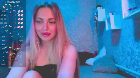 holly_molly8 online show from 12/19/24, 10:00