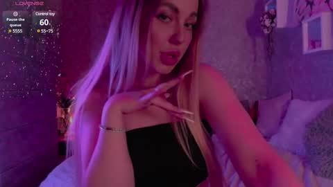 holly_molly8 online show from 02/27/25, 07:15