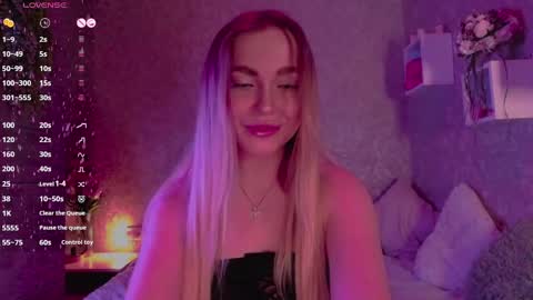 holly_molly8 online show from 03/06/25, 07:25