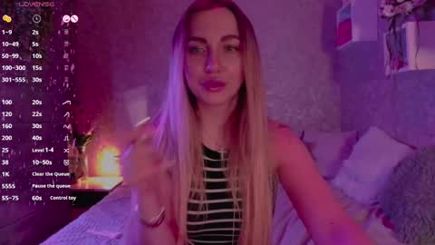 holly_molly8 online show from 03/06/25, 08:59