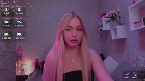 holly_molly8 online show from 09/17/25, 07:15