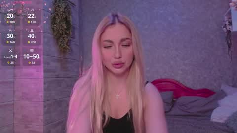 Snapshot of holly_molly8 chatting on 10/02/25, 04:36 holly_molly8 online show from 10/02/25, 04:36