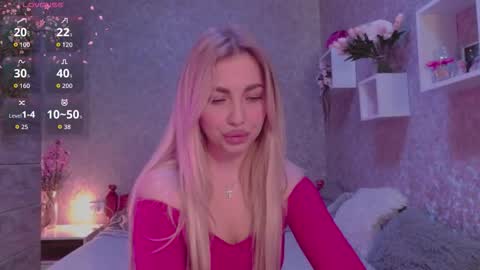 Snapshot of holly_molly8 chatting on 10/07/25, 06:10 holly_molly8 online show from 10/07/25, 06:10